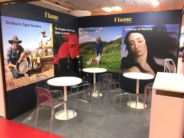 Flame Distribution — Stand salon