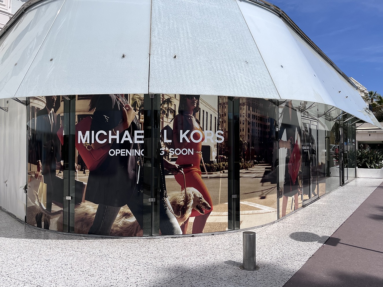 Michael Kors — Façade arrondie