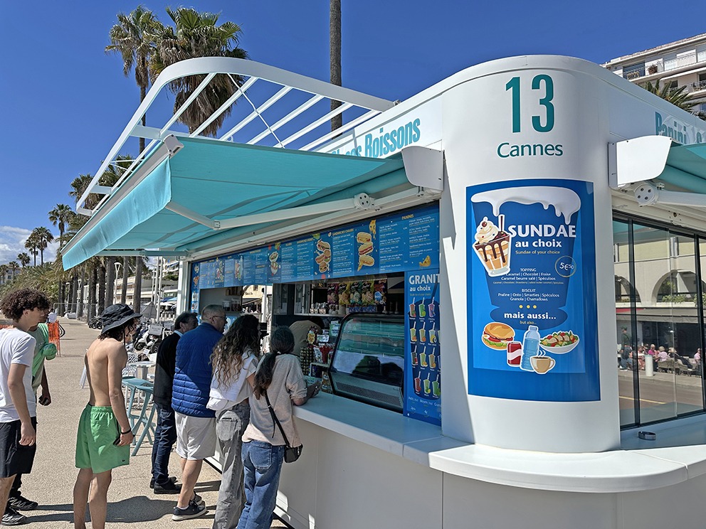 Kiosque snack — Bord de mer Cannes